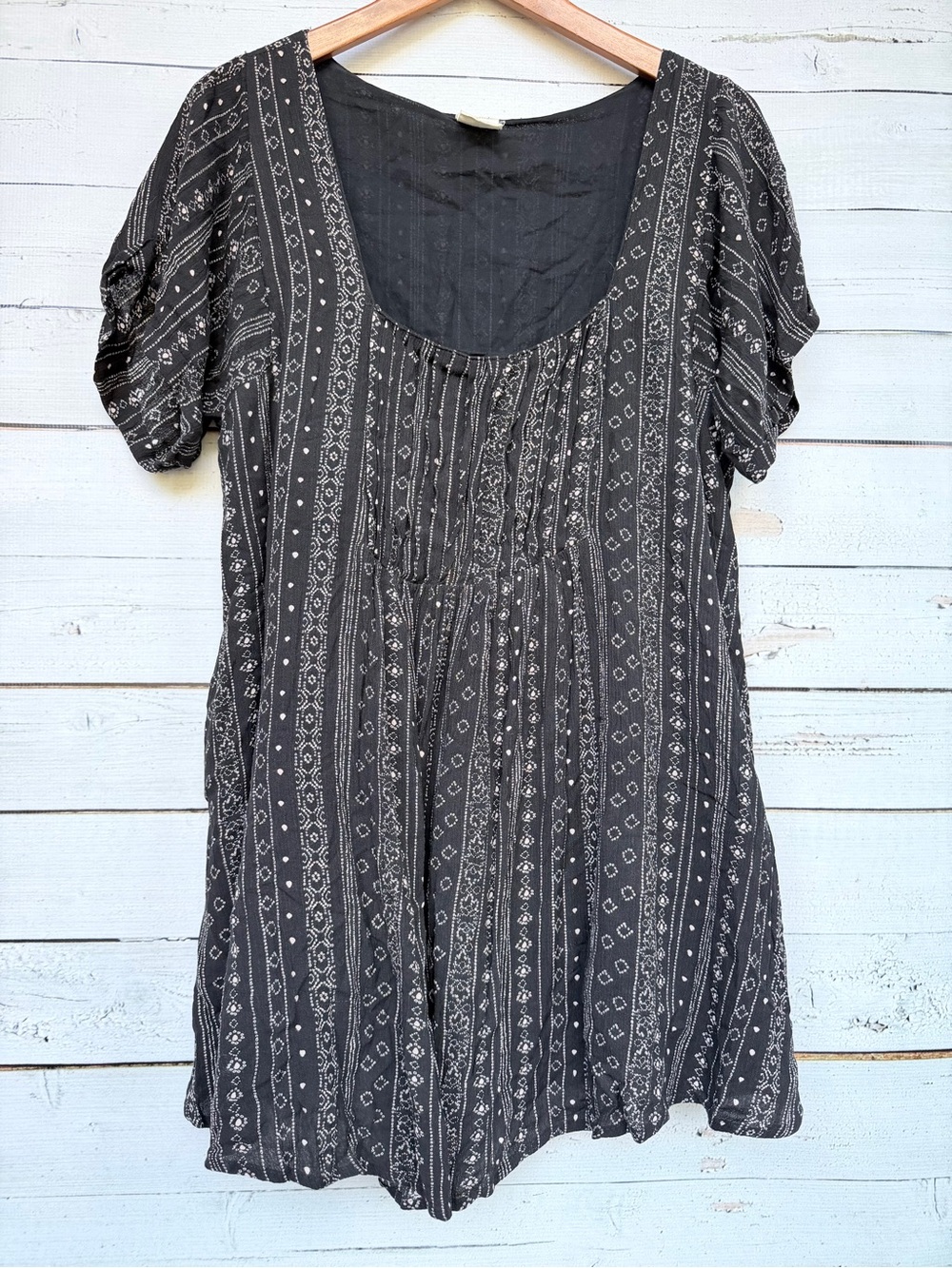By Together Printed Flutter Short Sleeve Babydoll Peasant Blouse - Size Large